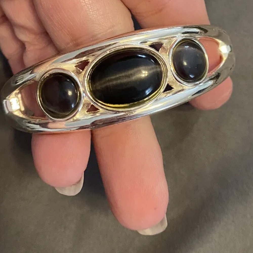 Silver and black stone fashion jewelry bracelet